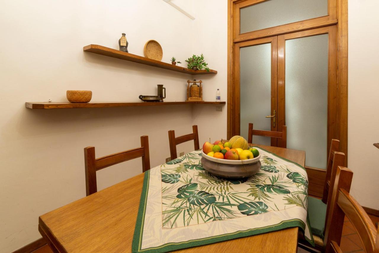 110 Sqm Apartment 6 Sleeps In Santa Croce Firenze Esterno foto