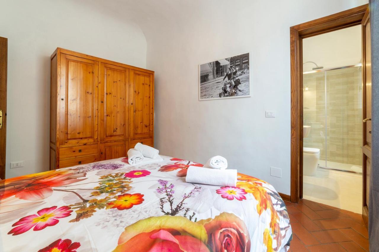 110 Sqm Apartment 6 Sleeps In Santa Croce Firenze Esterno foto